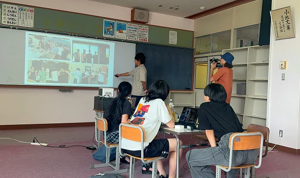 自分の考えをプレゼンしている様子